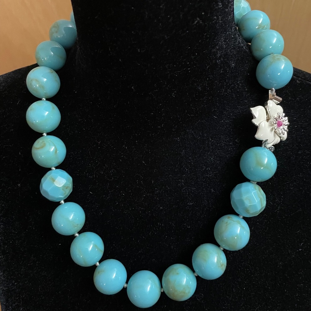 Stella & Dot Turquoise Large Beaded Clasp Necklace w/ Enameled Flower